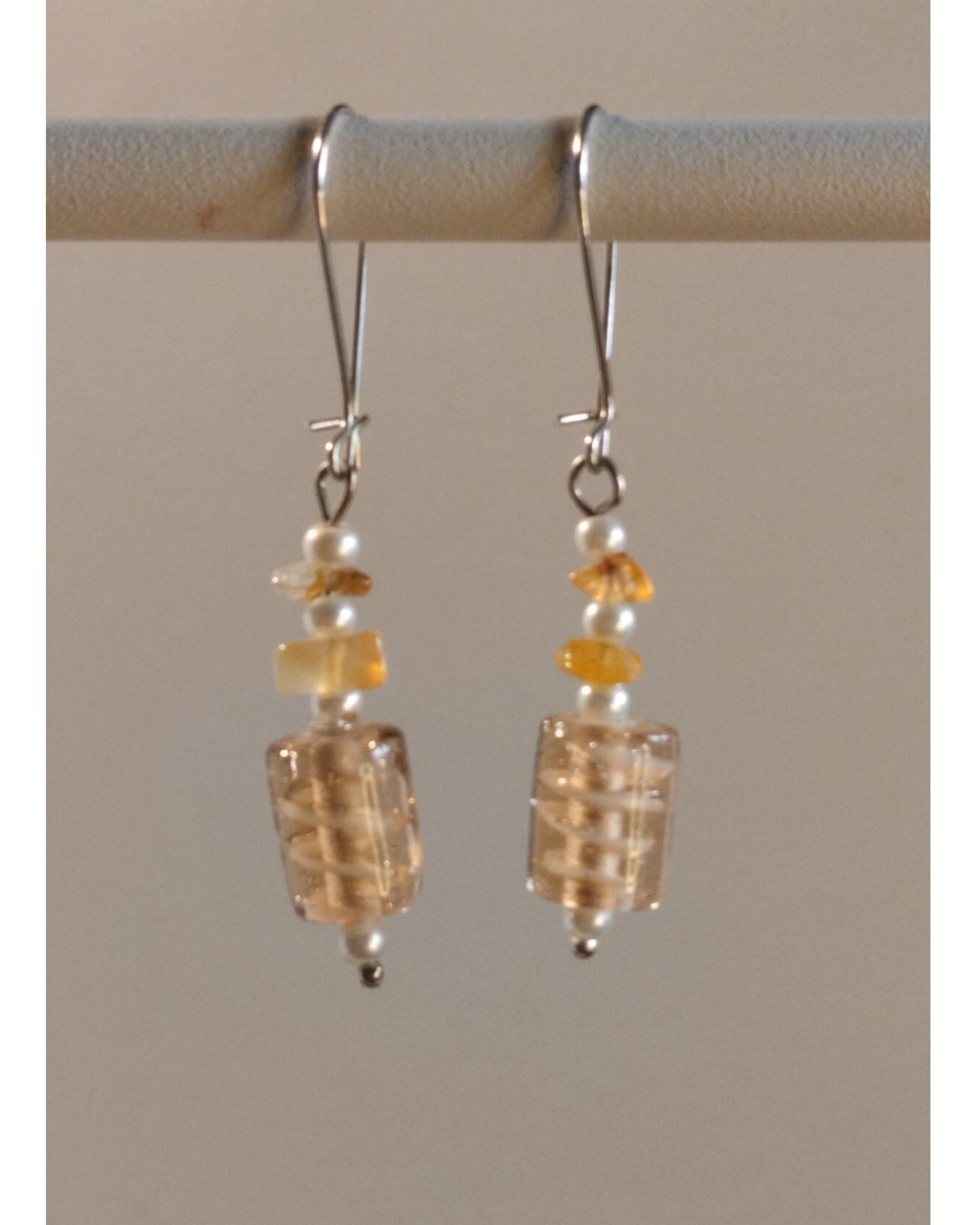 Κοντά Σκουλαρίκια με Γυάλινη Χάντρα