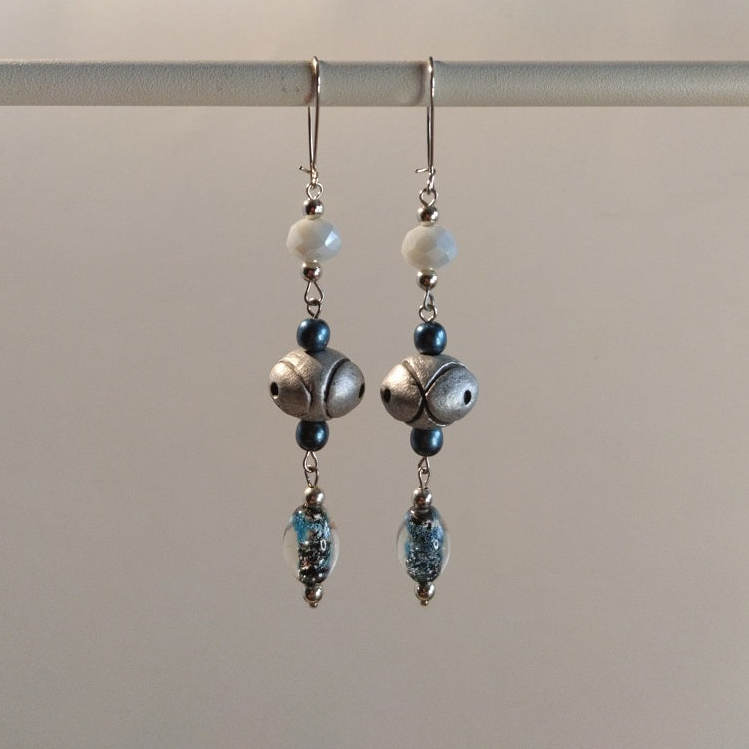 Μακριά Σκουλαρίκια με Ασημί και Μπλε Χάντρες