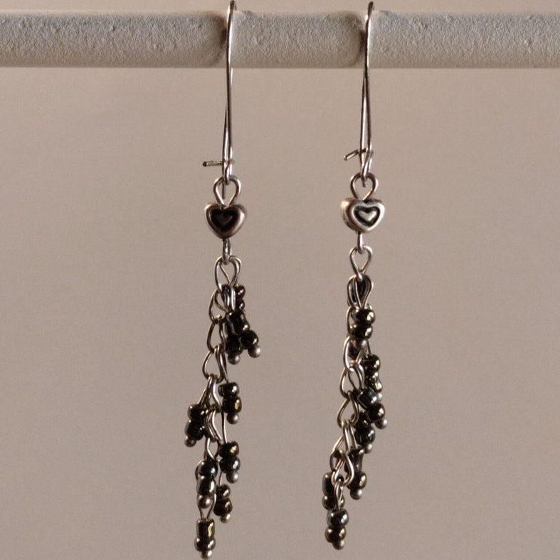 Σκουλαρίκια μακριά με μαύρες χάντρες