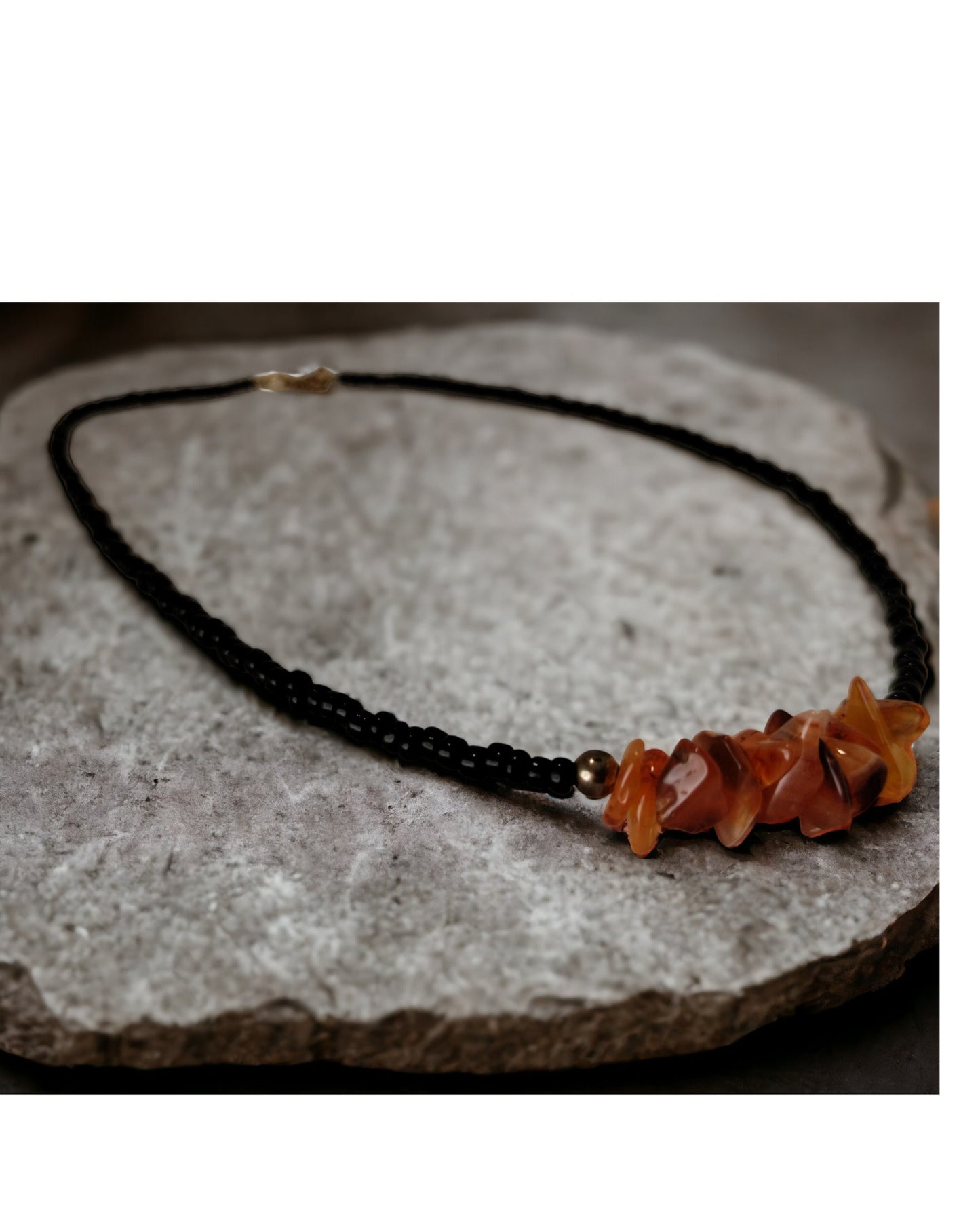 Κολιέ με Ημιπολύτιμους Λίθους και Μαύρες Χάντρες