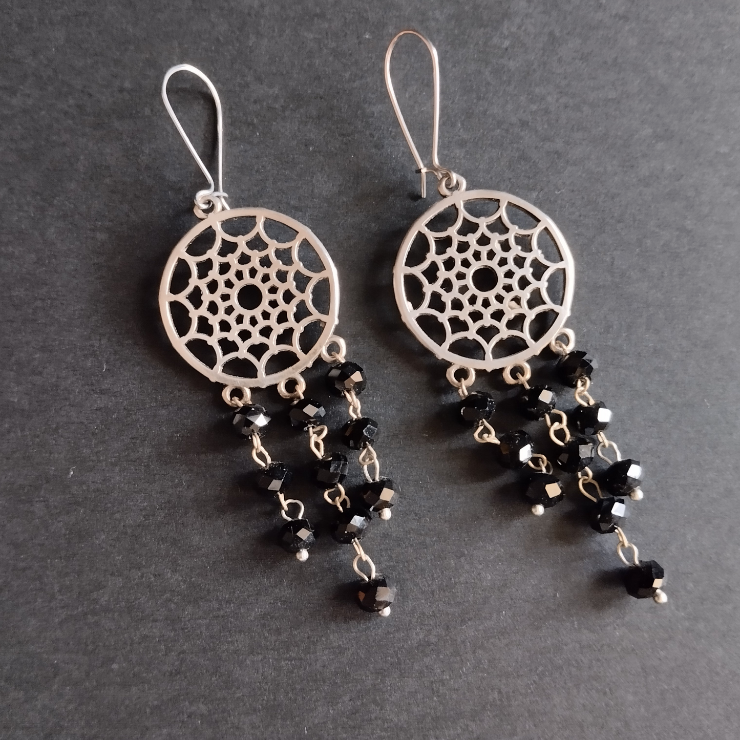 Μακριά Σκουλαρίκια με Ονειροπαγίδες και Μαύρες Χάντρες