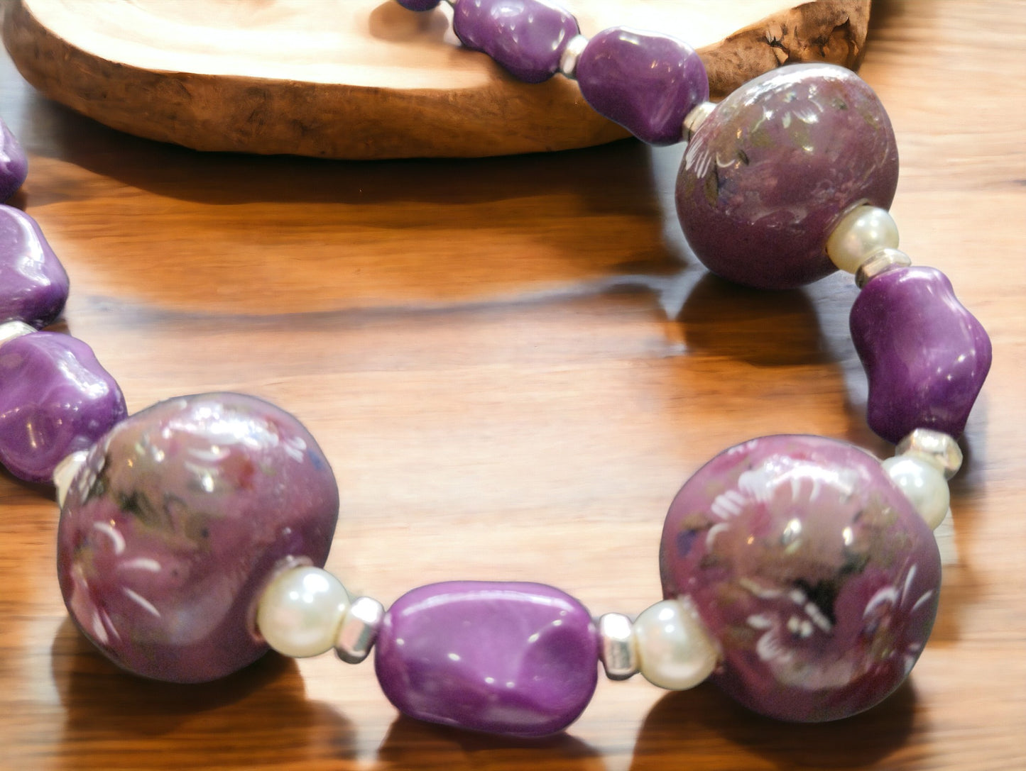 Κολιέ μωβ με κεραμικές διακοσμητικές χάντρες