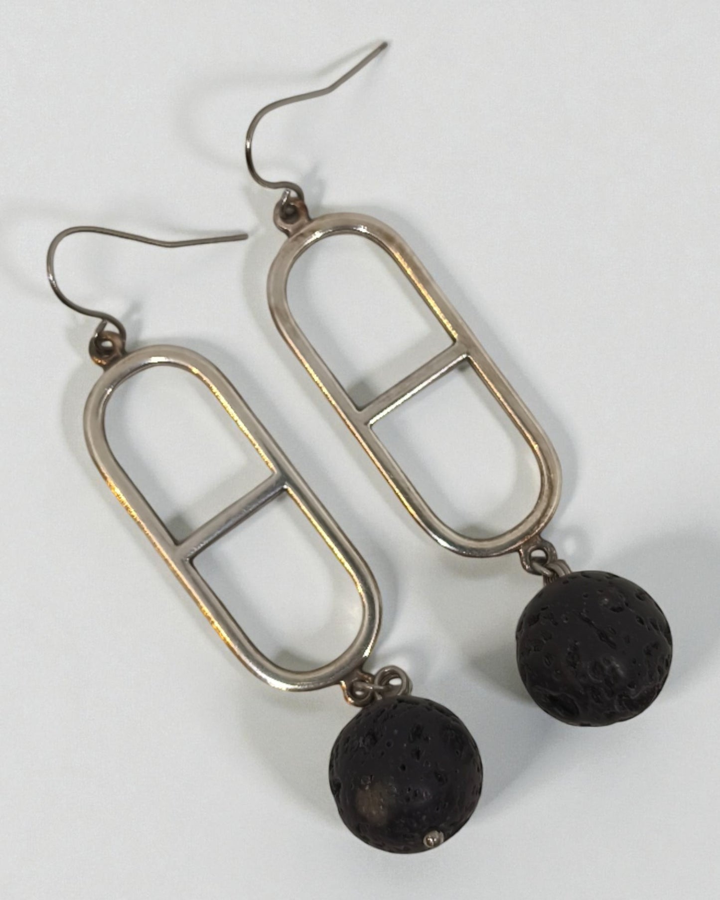 Γεωμετρικά Σκουλαρίκια με Μαύρη Λάβα