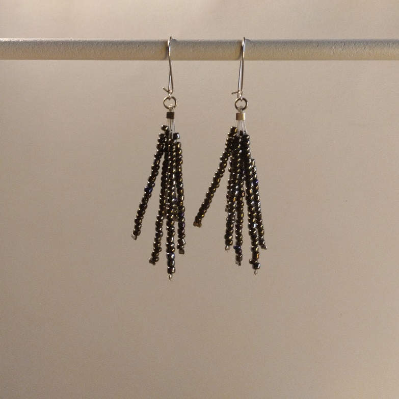 Σκουλαρίκια με μαύρες χάντρες