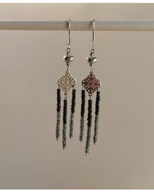 Μακριά Σκουλαρίκια με Ασημένιο Μοτίβο