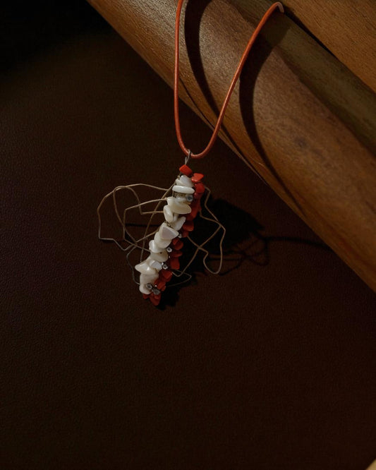 Κολιέ με Λευκές και Κόκκινες Πέτρες