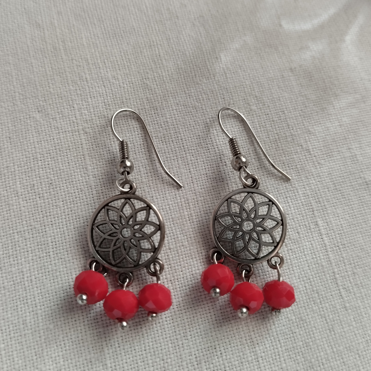 Σκουλαρίκια με Κόκκινες Χάντρες