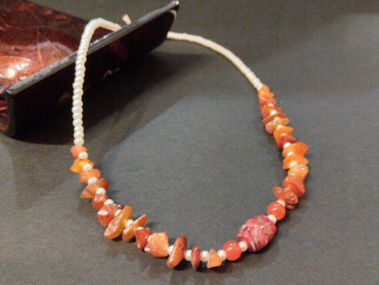 Κολιέ με Πορτοκαλί Πέτρες και Μαργαριτάρια