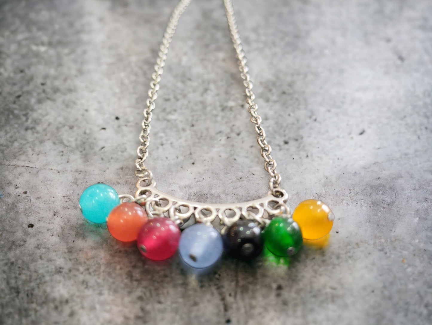 Κολιέ με πολύχρωμες χάντρες
