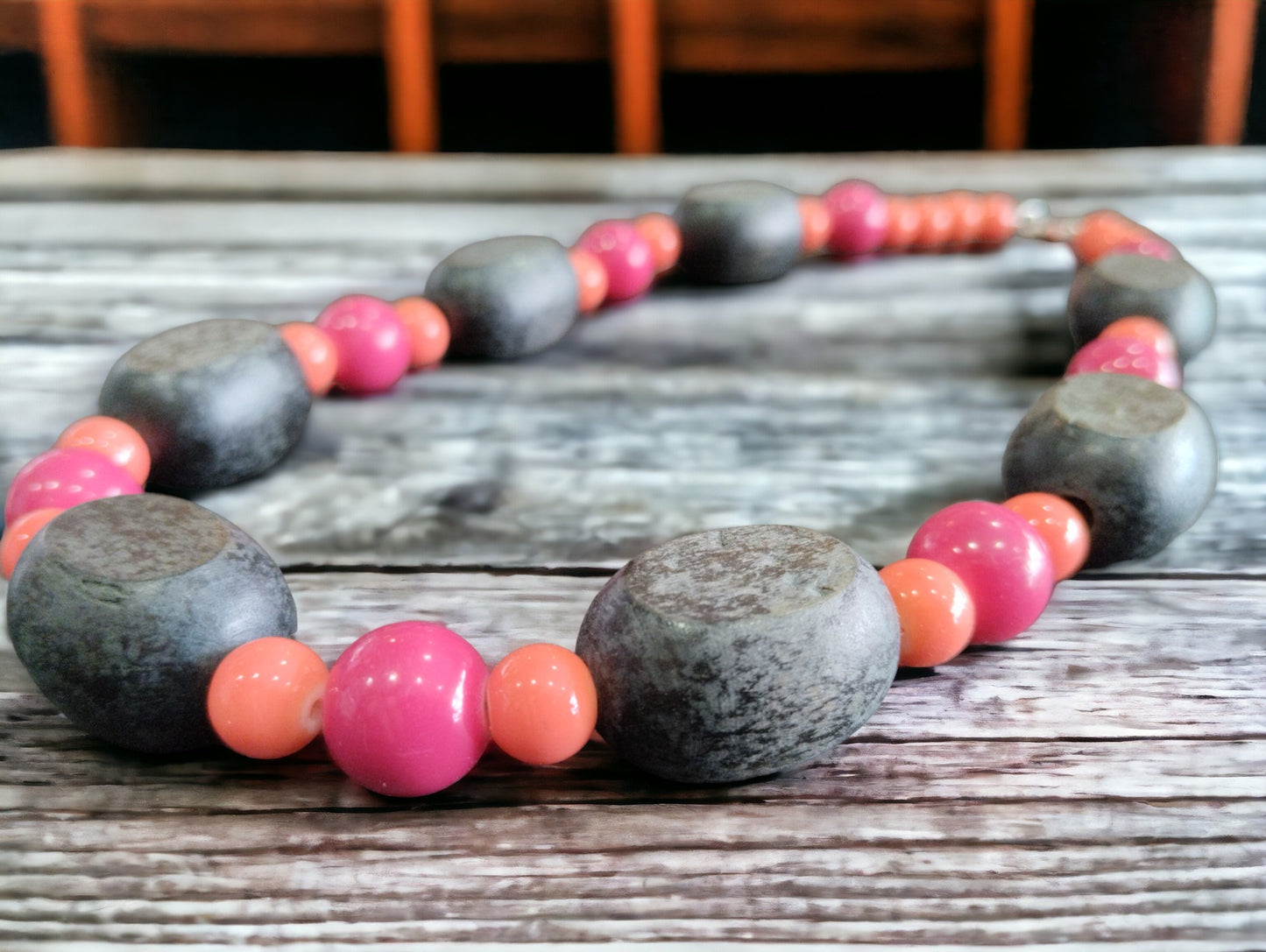 Κολιέ πολύχρωμο με ανθρακί ξύλινες χάντρες