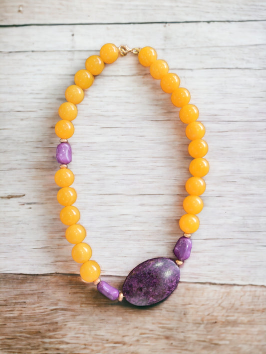 Κολιέ με κίτρινες και μωβ χάντρες