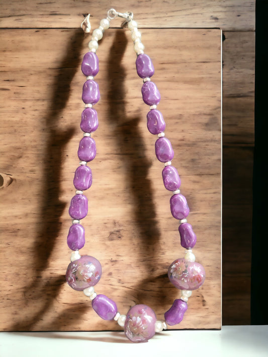 Κολιέ μωβ με κεραμικές διακοσμητικές χάντρες