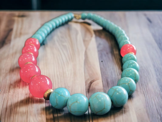 Κολιέ με τιρκουάζ και κόκκινες χάντρες