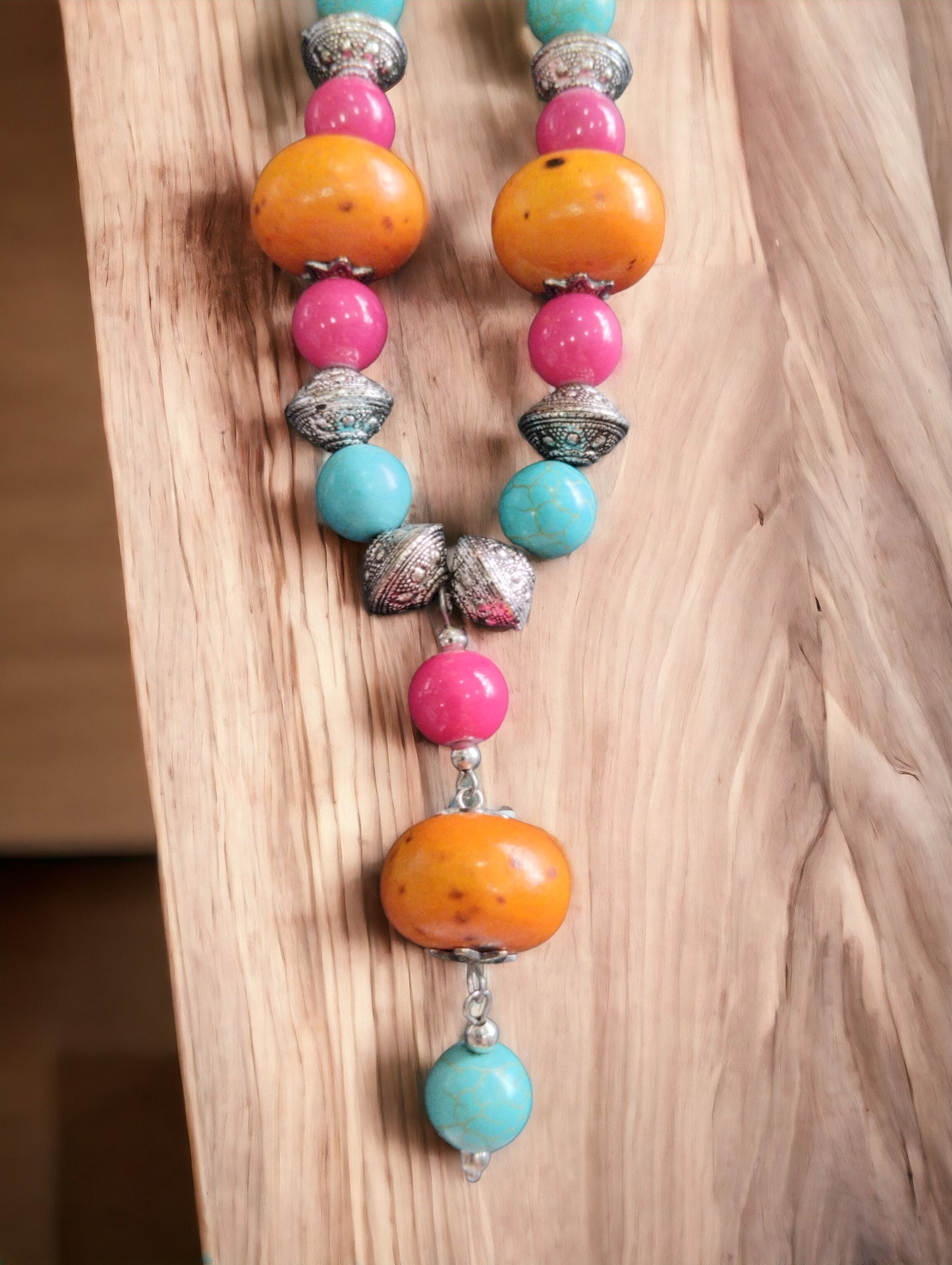 Κολιέ μακρύ πολύχρωμο και μεταλλικά στοιχεία