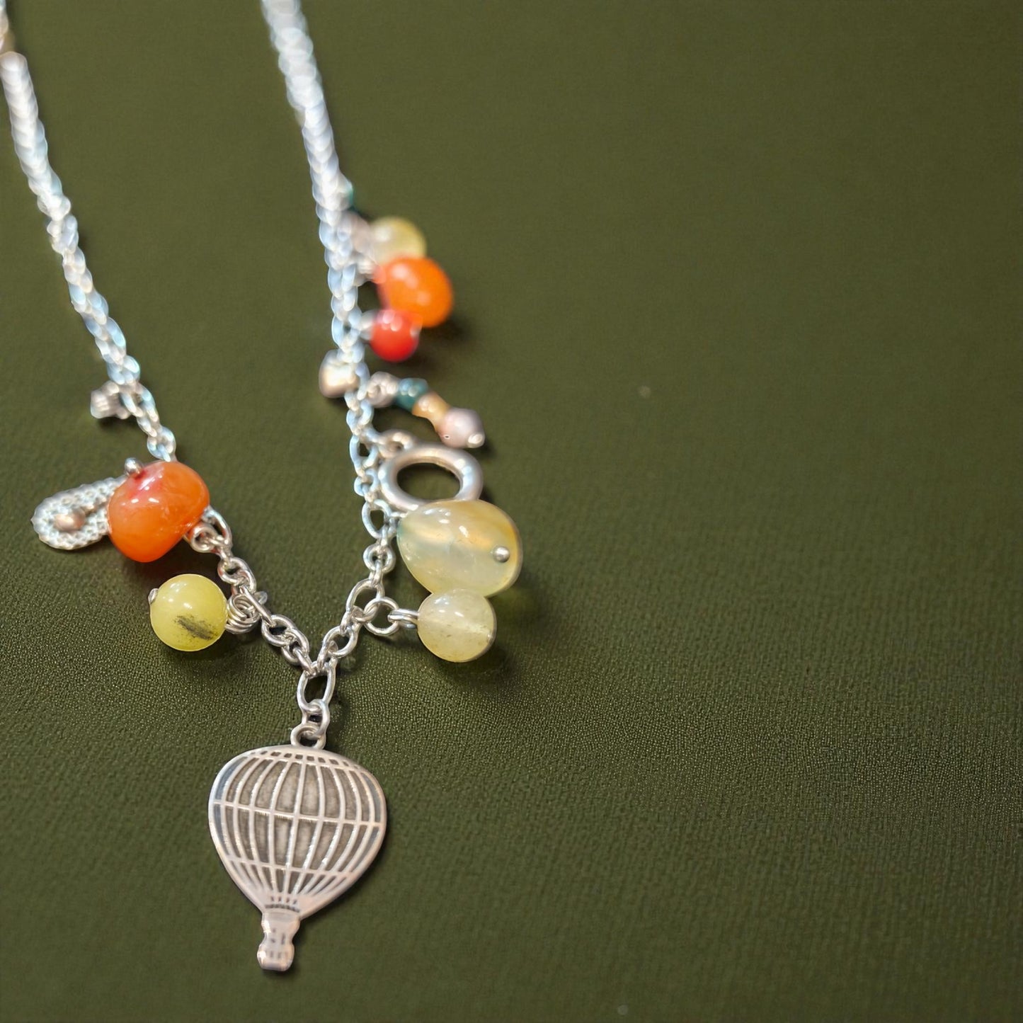 Κολιέ με Πολύχρωμα Charms και Αερόστατο