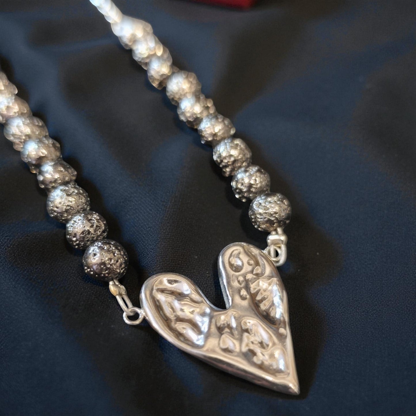 Κολιέ με Καρδιά και Ασημένιες Λάβες